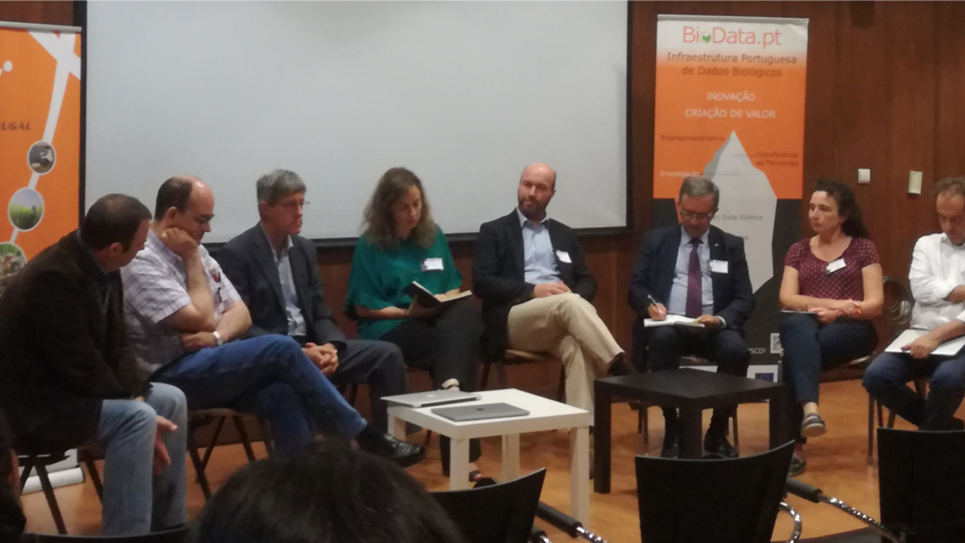 From left to right: Élio Sucena (IGC), Jorge Vieira (IBMC), Arlindo Oliveira (IST), Isabel Rocha (UNL), Pedro Cruz (IBET), Rogério Gaspar (FFUL), Ulrike Wittig (Heidelberg Univ.), Mário Gaspar Silva (INESC-ID)